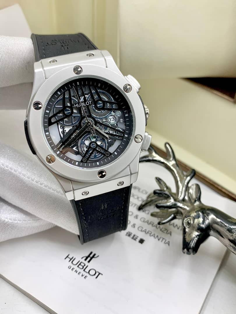 Luxury Transparent Watches – Luxury Timepiece with Automotive-Inspired Design