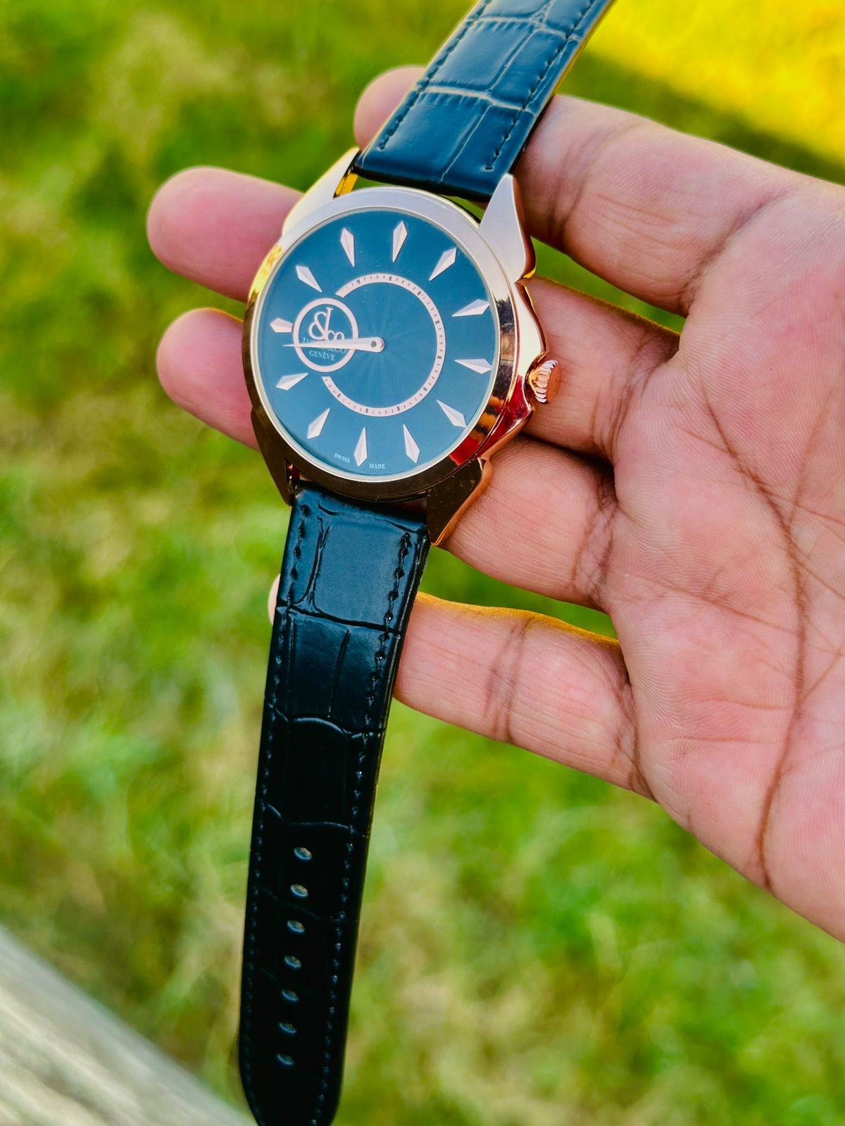 Signature Leather Strap Premium Watch