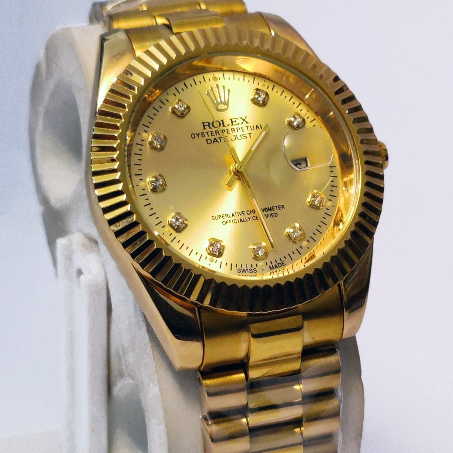 Golden Classic Stainless Steel Luxury Watch – sleek, timeless, bold