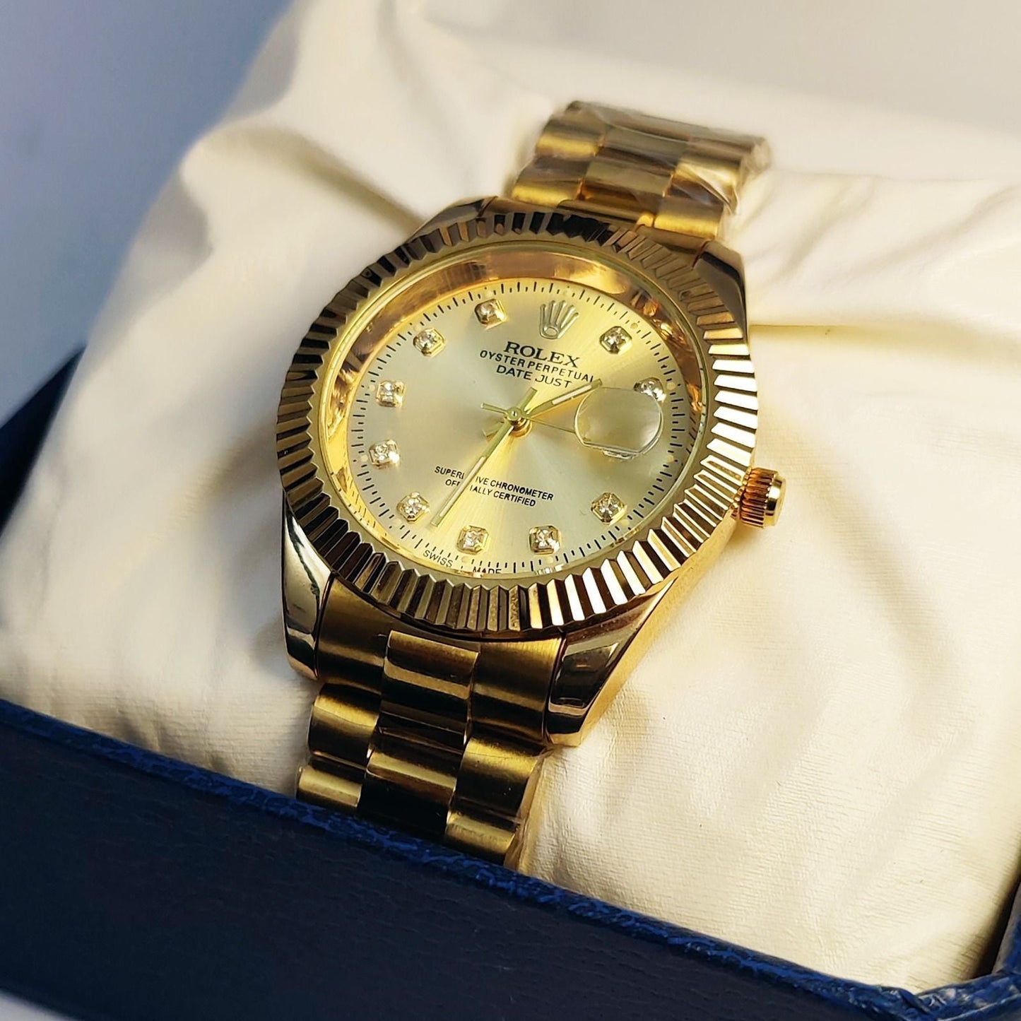 Golden Classic Stainless Steel Luxury Watch – sleek, timeless, bold