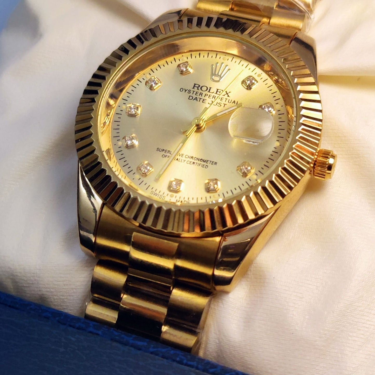 Golden Classic Stainless Steel Luxury Watch – sleek, timeless, bold