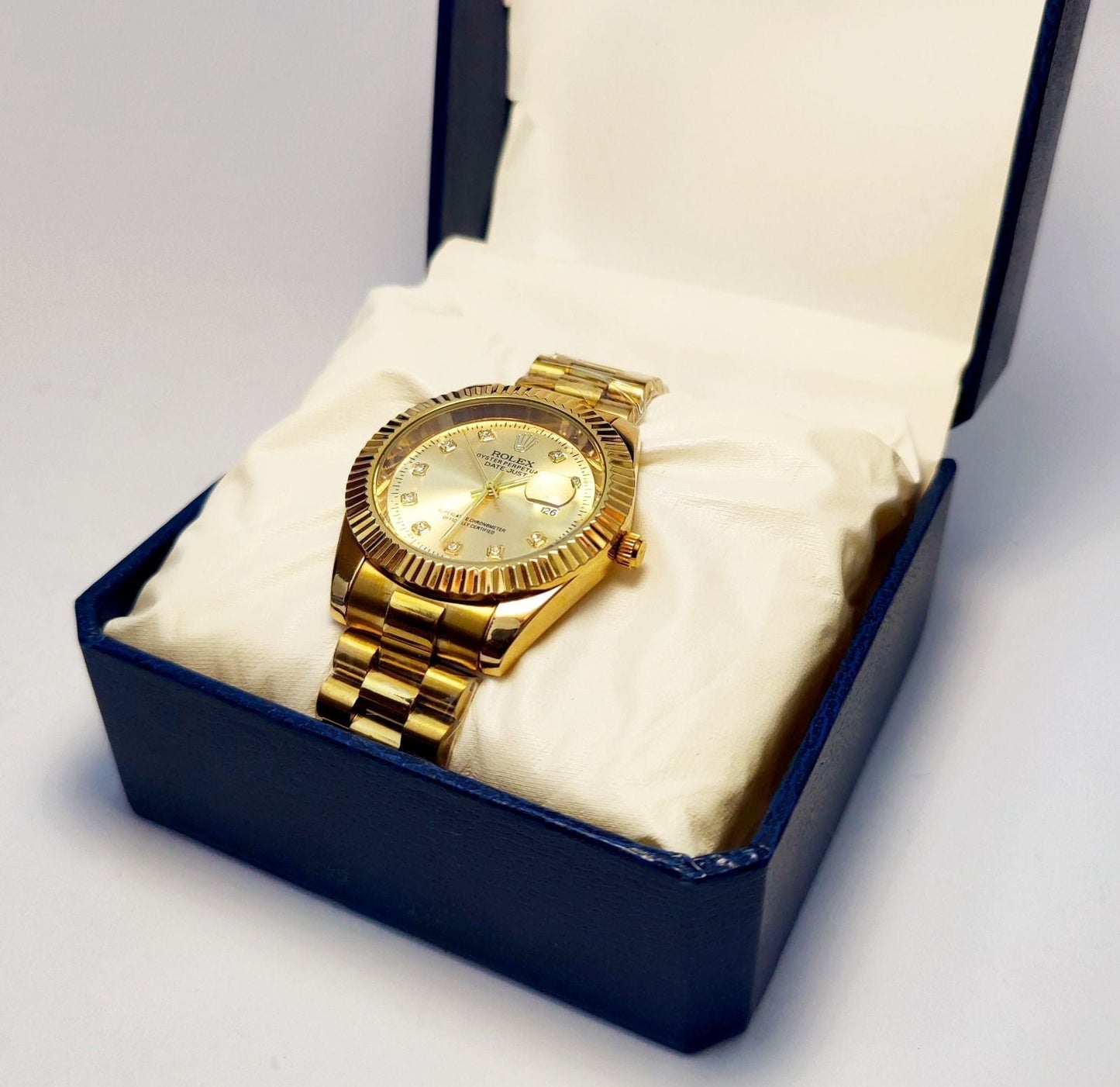 Golden Classic Stainless Steel Luxury Watch – sleek, timeless, bold